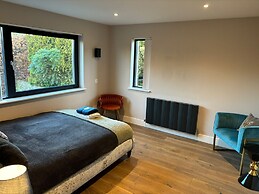 Breathtaking 4 Bedroom Townhouse In Central Murrayfield Location, Free