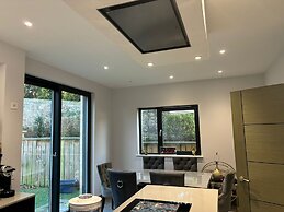 Breathtaking 4 Bedroom Townhouse In Central Murrayfield Location, Free