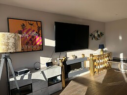 Breathtaking 4 Bedroom Townhouse In Central Murrayfield Location, Free