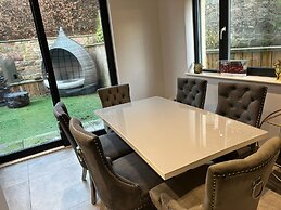 Breathtaking 4 Bedroom Townhouse In Central Murrayfield Location, Free