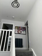 Breathtaking 4 Bedroom Townhouse In Central Murrayfield Location, Free