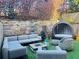 Breathtaking 4 Bedroom Townhouse In Central Murrayfield Location, Free