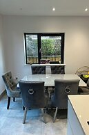 Breathtaking 4 Bedroom Townhouse In Central Murrayfield Location, Free