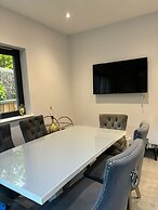 Breathtaking 4 Bedroom Townhouse In Central Murrayfield Location, Free