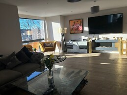 Breathtaking 4 Bedroom Townhouse In Central Murrayfield Location, Free