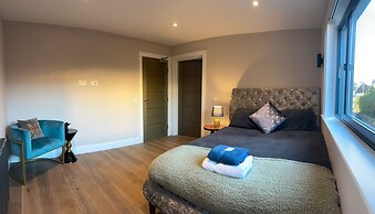 Breathtaking 4 Bedroom Townhouse In Central Murrayfield Location, Free