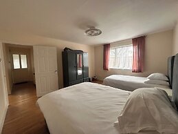 2 Bedroom Apartment-sleeps 6-parking-wifi