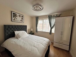 2 Bedroom Apartment-sleeps 6-parking-wifi