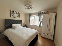 2 Bedroom Apartment-sleeps 6-parking-wifi