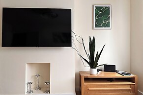 2 Bedroom Apartment-sleeps 6-parking-wifi