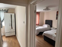 2 Bedroom Apartment-sleeps 6-parking-wifi