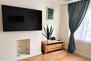 2 Bedroom Apartment-sleeps 6-parking-wifi