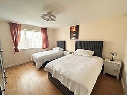 2 Bedroom Apartment-sleeps 6-parking-wifi