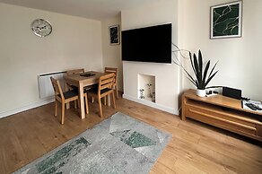 2 Bedroom Apartment-sleeps 6-parking-wifi