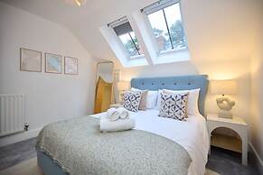 The Ascot Escape - Stylish 4bdr With Courtyard