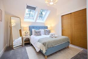 The Ascot Escape - Stylish 4bdr With Courtyard