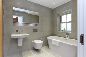 The Ascot Escape - Stylish 4bdr With Courtyard