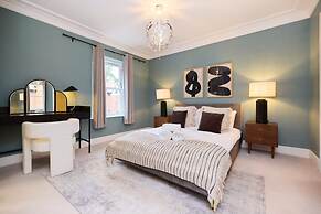The Ascot Escape - Stylish 4bdr With Courtyard