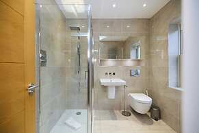 The Ascot Escape - Stylish 4bdr With Courtyard