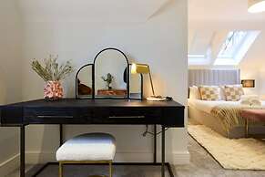 The Ascot Escape - Stylish 4bdr With Courtyard
