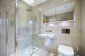 The Ascot Escape - Stylish 4bdr With Courtyard