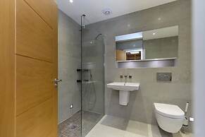 The Ascot Escape - Stylish 4bdr With Courtyard