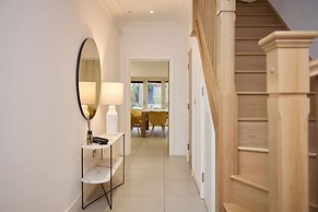 The Ascot Escape - Stylish 4bdr With Courtyard