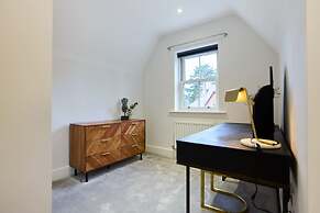 The Ascot Escape - Stylish 4bdr With Courtyard