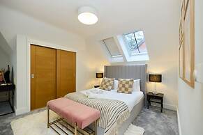 The Ascot Escape - Stylish 4bdr With Courtyard