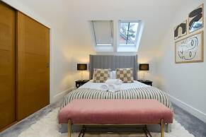 The Ascot Escape - Stylish 4bdr With Courtyard