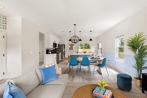 Blue Hour Playfully Designed Beach Home w Hot Tub Fire Pit Game Room