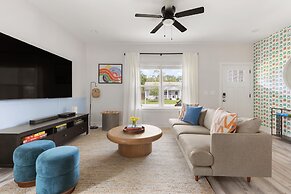 Blue Hour Playfully Designed Beach Home w Hot Tub Fire Pit Game Room