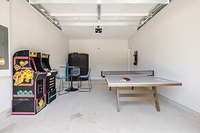 Blue Hour Playfully Designed Beach Home w Hot Tub Fire Pit Game Room