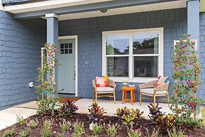 Blue Hour Playfully Designed Beach Home w Hot Tub Fire Pit Game Room