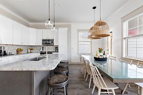 Miramar Beach Jewel Ultimate Group Retreat 5 King Bedrooms Pool Backya