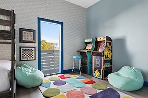 Miramar Beach Jewel Ultimate Group Retreat 5 King Bedrooms Pool Backya