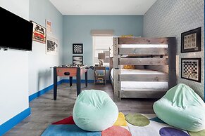 Miramar Beach Jewel Ultimate Group Retreat 5 King Bedrooms Pool Backya