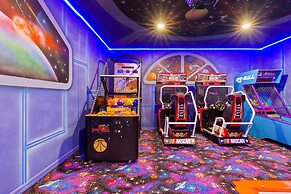 Twice-as-nice Resort Home Near Disney Pool and Game Room 20 Guests