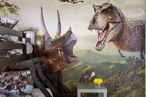 Coconut Breeze Resort Home Near Parks 25 Guests Located in Solara Reso