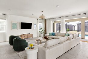 Coconut Breeze Resort Home Near Parks 25 Guests Located in Solara Reso