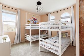 Coconut Breeze Resort Home Near Parks 25 Guests Located in Solara Reso