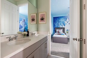 Coconut Breeze Resort Home Near Parks 25 Guests Located in Solara Reso