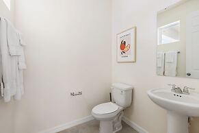 Coconut Breeze Resort Home Near Parks 25 Guests Located in Solara Reso