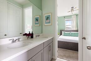 Coconut Breeze Resort Home Near Parks 25 Guests Located in Solara Reso