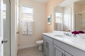 Coconut Breeze Resort Home Near Parks 25 Guests Located in Solara Reso