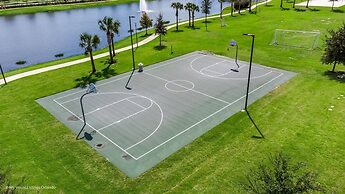 Coconut Breeze Resort Home Near Parks 25 Guests Located in Solara Reso