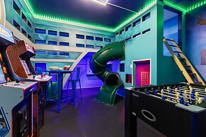 Broad Oak Stocked Solterra Retreat Pool Game Room 17 Guests Themed Roo