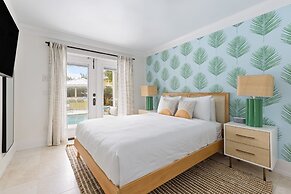 Woodward Way Luxe Villa Near Beach w Pool Hot Tub Stocked Chef s Kitch