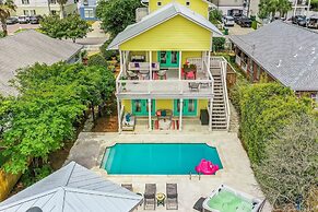 Woodward Way Luxe Villa Near Beach w Pool Hot Tub Stocked Chef s Kitch