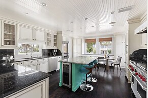 Woodward Way Luxe Villa Near Beach w Pool Hot Tub Stocked Chef s Kitch